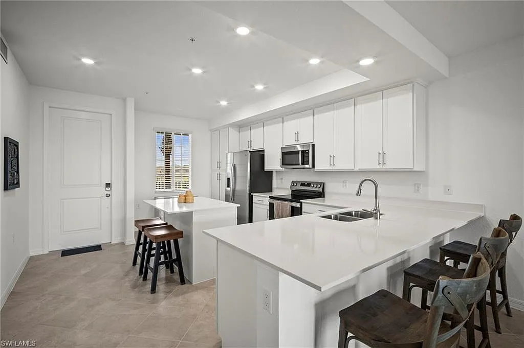 2 bed, 2.0 bath, 1180 sqft, $6,000 — Photo 3