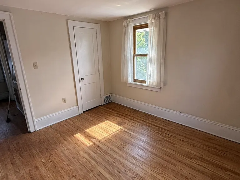 1149 Brown St — Photo 5