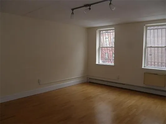 Rented by R New York | media 34