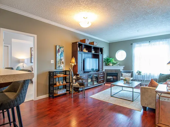 7088 Saanich Rd #209, Central Saanich, BC V8M 1P9