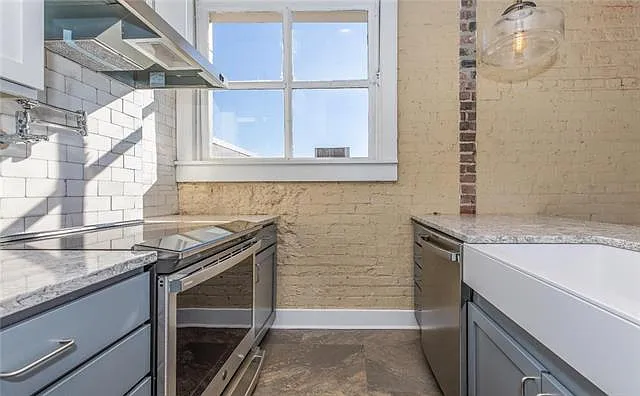 818 Howard Ave #402 — Photo 17