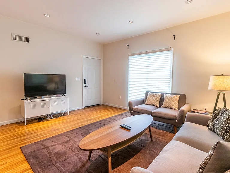 2419 W 18th St #2 — Photo 7