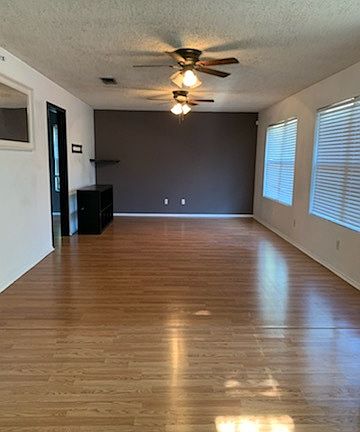 3rd image of 238 Wild Oak Dr