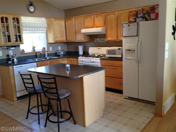 5th image of 125 Depot Ln