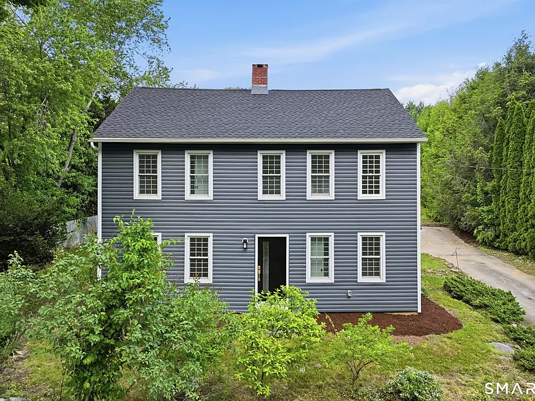 765 Norwich Ave — Photo 2