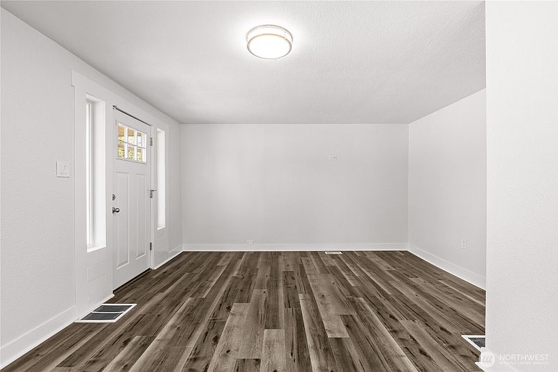 4th image of 8823 S Yakima Avenue