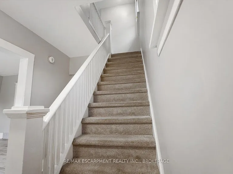3 Carleton St S #MAIN — Photo 15