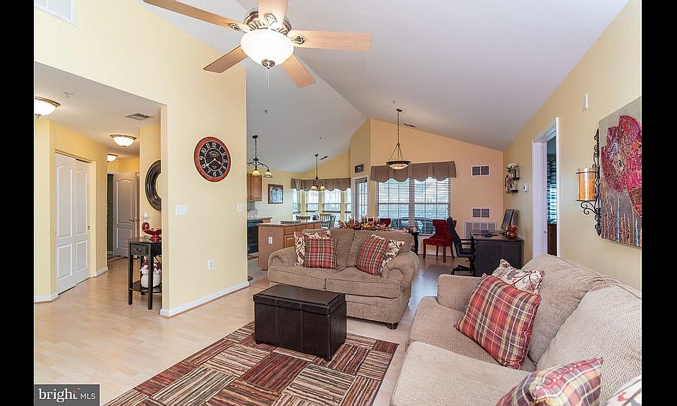 1st image of 1406 Bonnett Pl #206