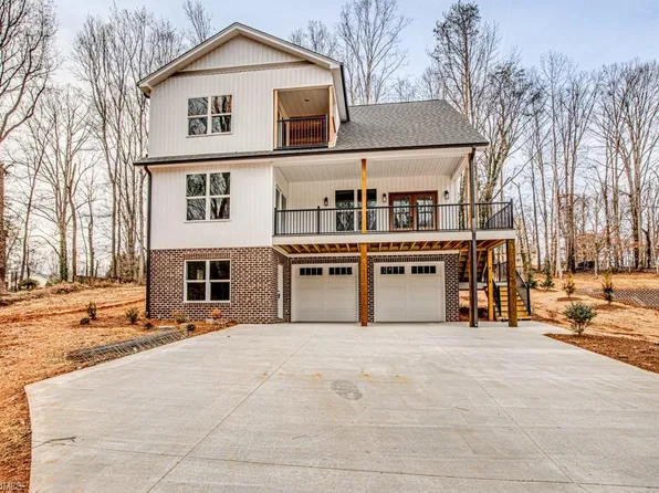 8106 Deverow Ct, Lewisville, NC 27023