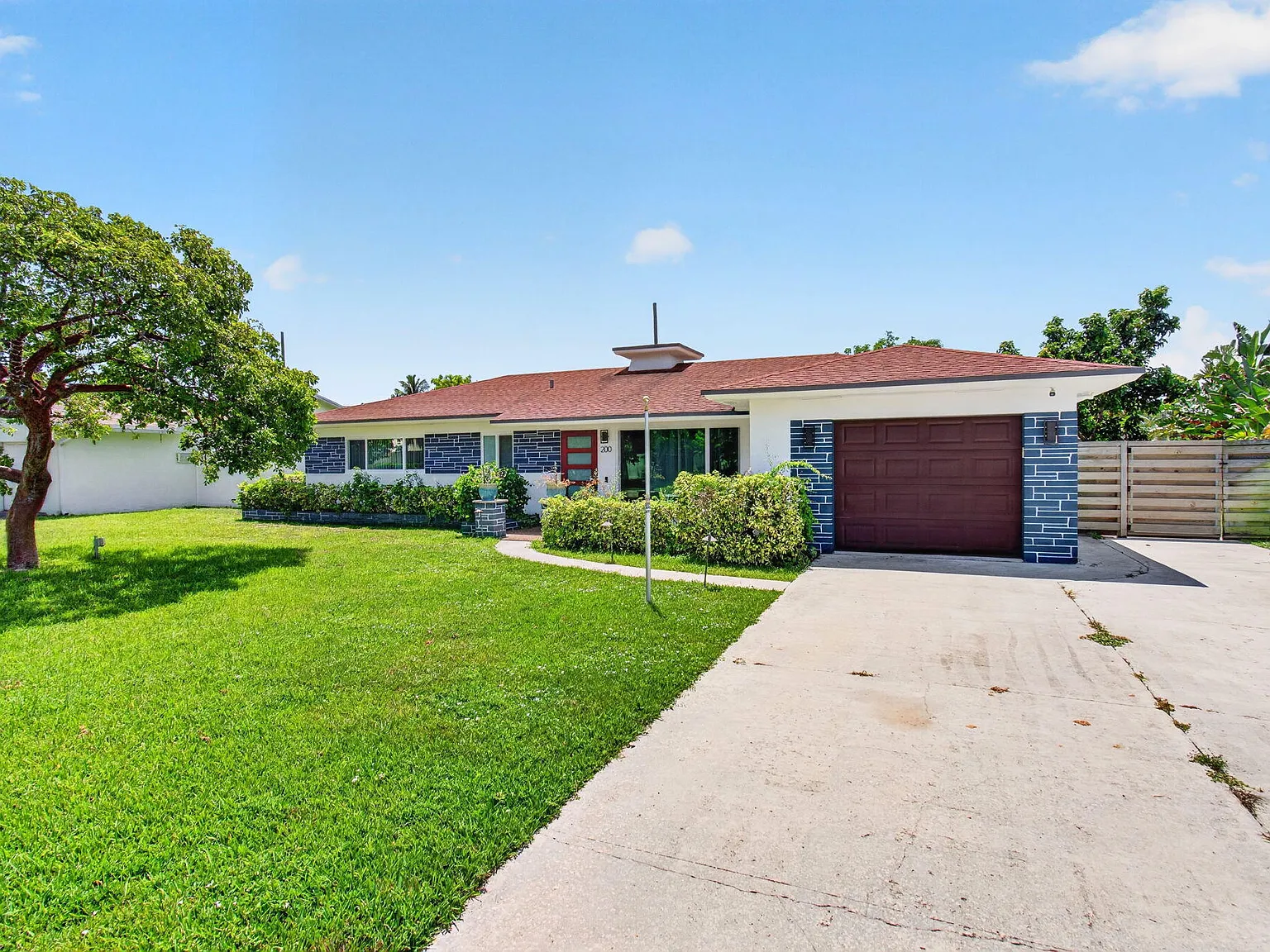 3 bed, 2.0 bath, 1446 sqft, $4,900 — Photo 4
