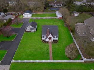 184 Juniper Ave, Smithtown, NY 11787