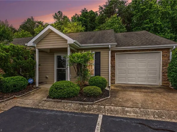 2957 Hyde Place Cir, Winston Salem, NC 27103