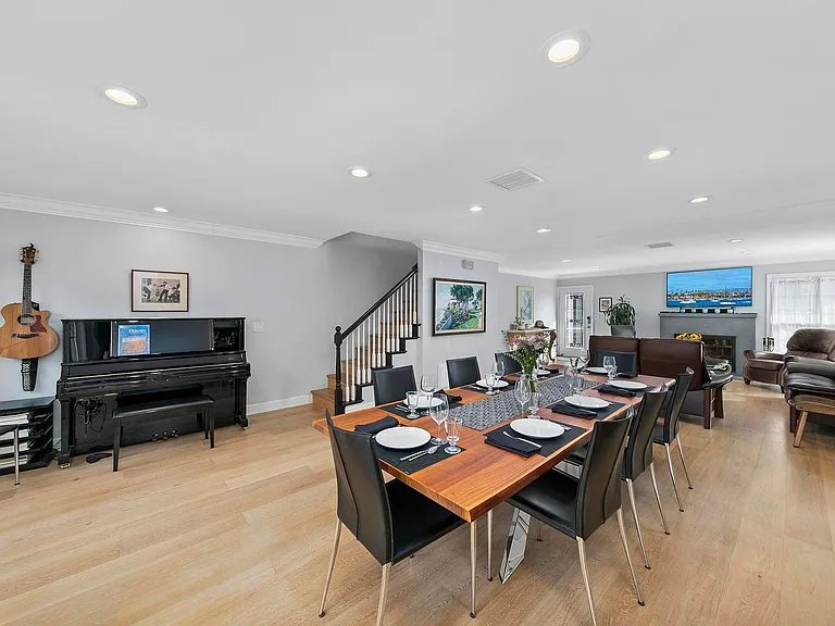 250 Soledad Place — Photo 8