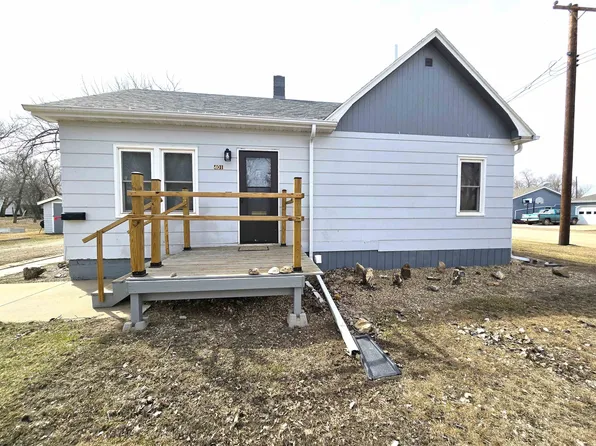 401 4th Ave E, Lemmon, SD 57638