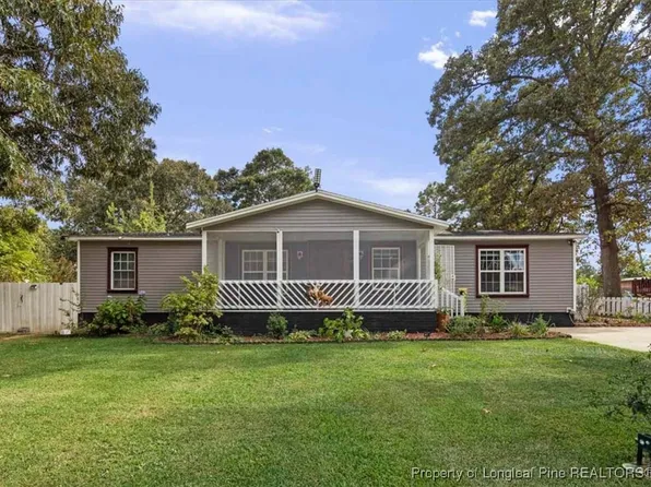 2913 Donegal Dr, Raeford, NC 28376