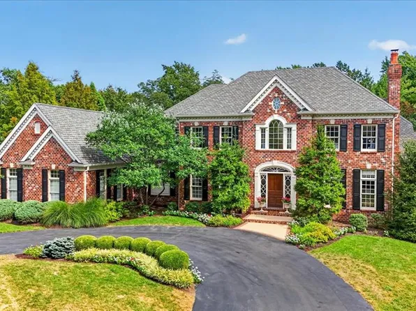 18 Cricklewood Pl, Saint Louis, MO 63131