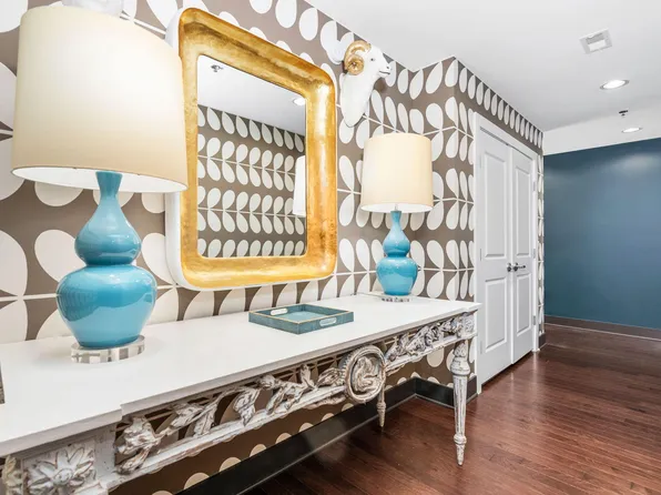 140 W Franklin St Unit 406, Chapel Hill, NC 27516