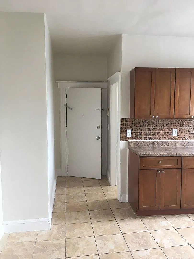 375 Madison Street — Photo 2
