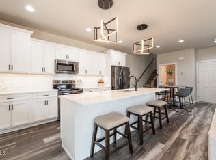 813 Compass Ln, Bismarck, ND 58504