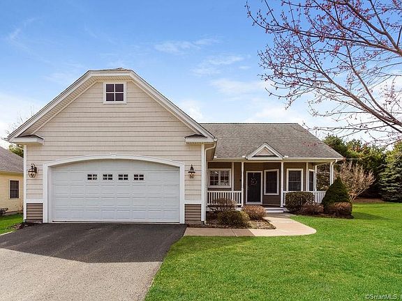 2nd image of 6 Hunt Glen Dr #6