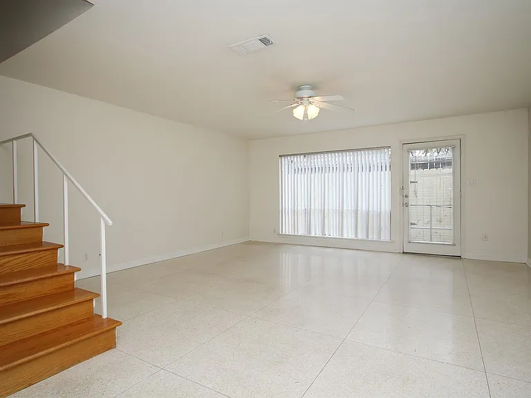 1733 Commonwealth St — Photo 6
