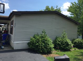 424 Chestnut Dr, Lockport, NY 14094