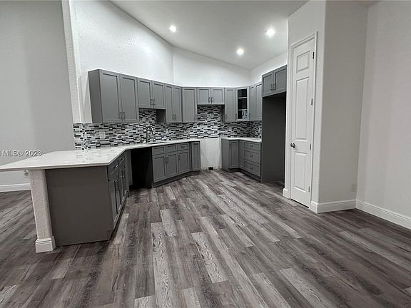 4th image of 1112 Wagner Ave
