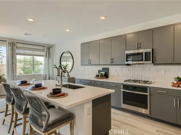 2746 Emerald Bay Dr, Rialto, CA 92377