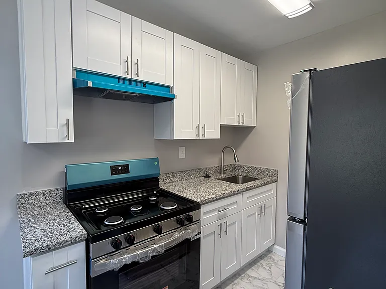 142 Joliet St SW #B — Photo 9