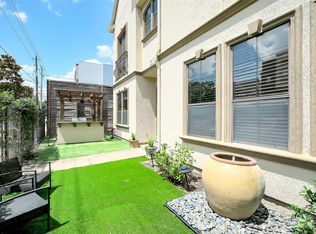 926 Birdsall St, Houston, TX 77007