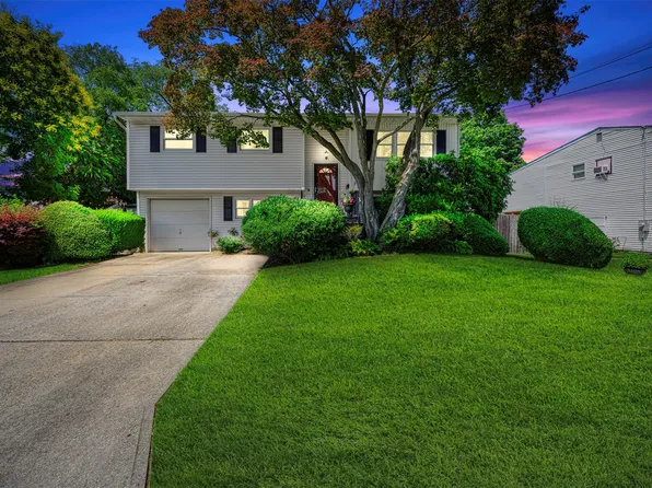 27 Douglass Street, Brentwood, NY 11717