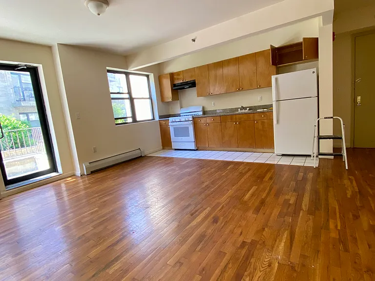 44 Hilton Ave #D2 — Photo 3