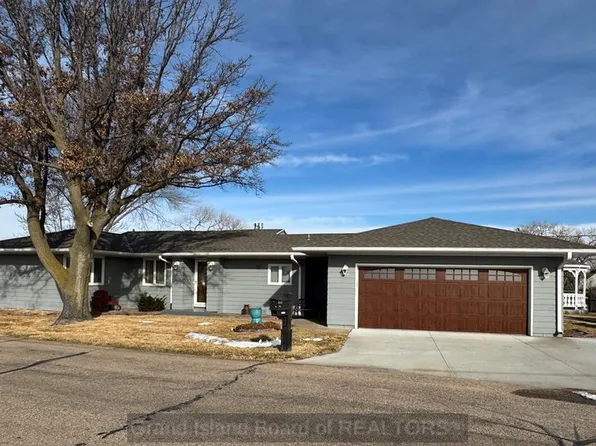 3 Kuester Lk, Grand Island, NE 68801