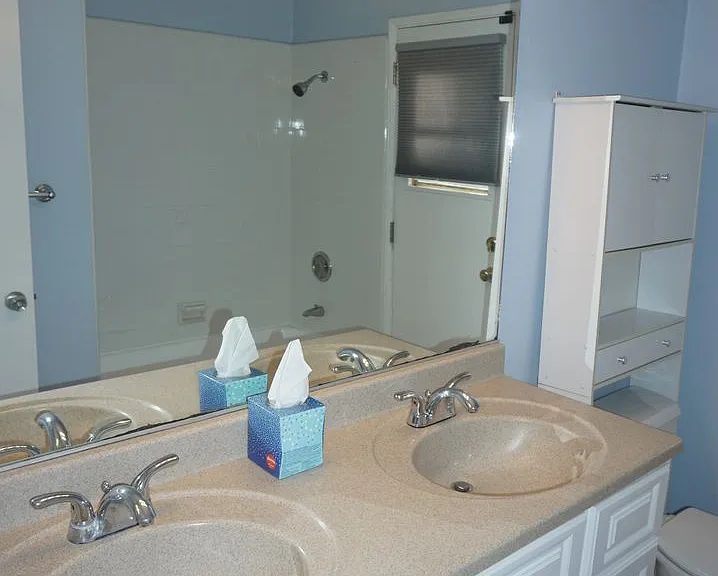 1047 E Tularosa Ave — Photo 13