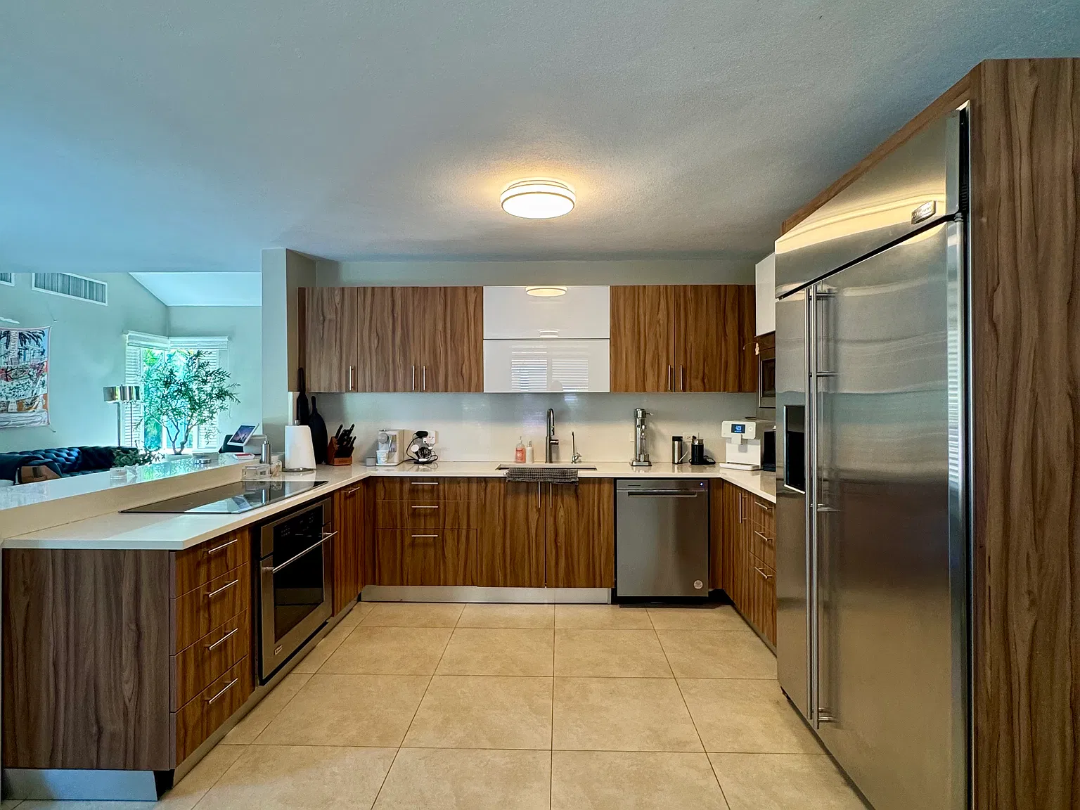 4 bed, 3.5 bath, 3000 sqft, $8,000 — Photo 2