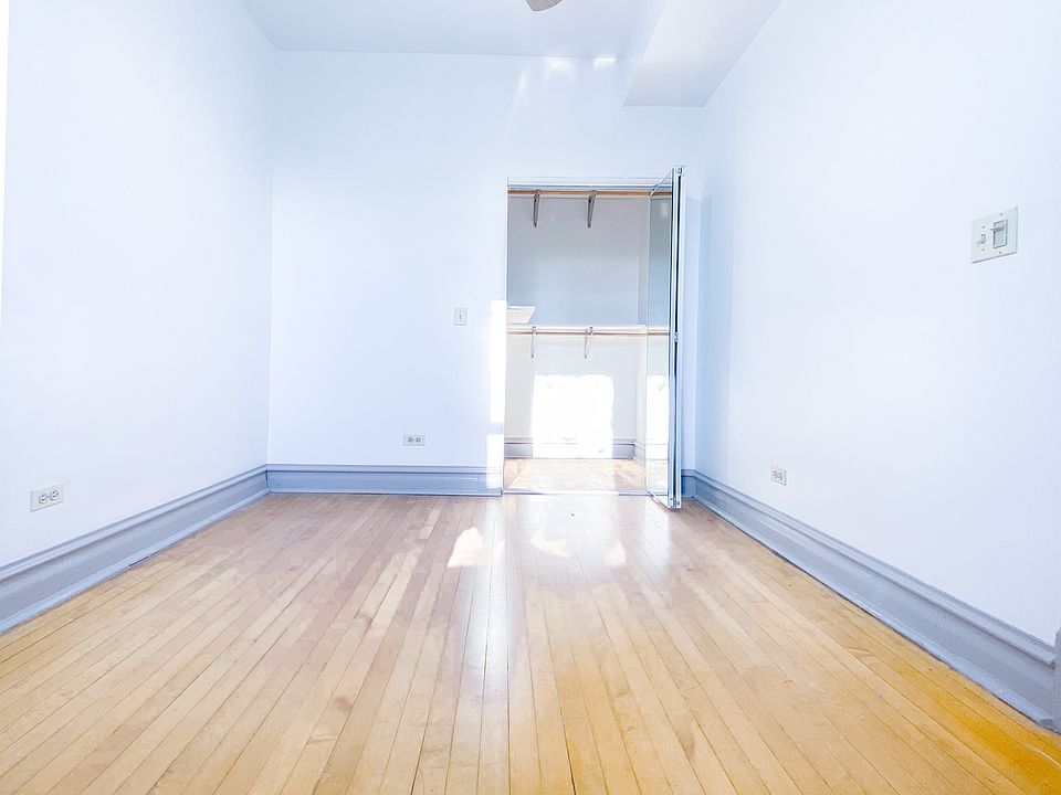 Rear Bedroom, approx 100 sq. ft.
with walk-in closet (with window)
