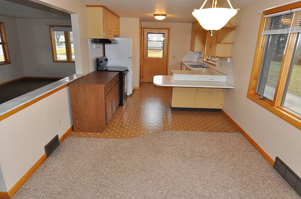 3 bed, 1350 sqft, $1,600 — Photo 2