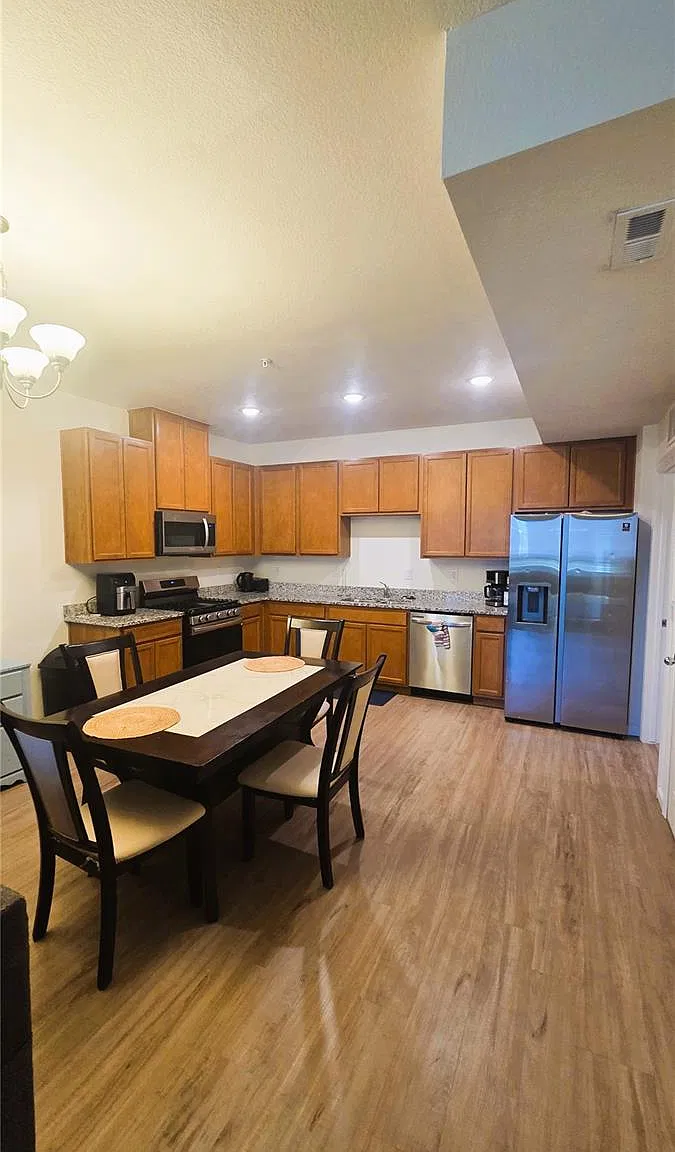 3 bed, 3.0 bath, 1456 sqft, $2,900 — Photo 4