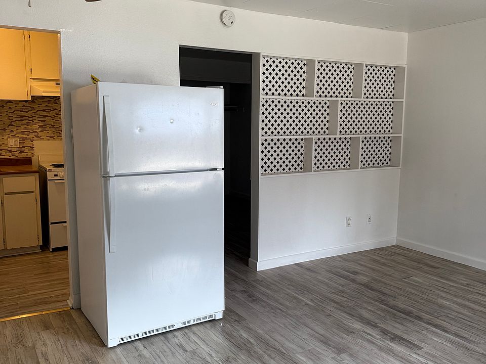 1st image of 901 E 5th St APT 2