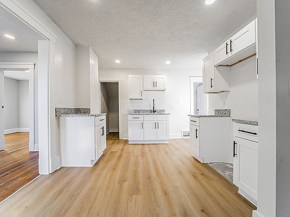 3rd image of 3076 W 104th St #Up