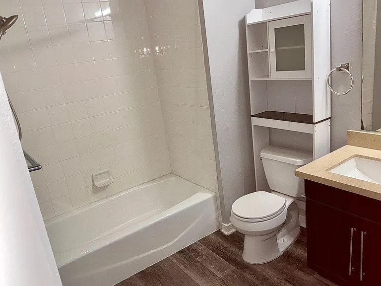 537 W Maple Ave — Photo 45