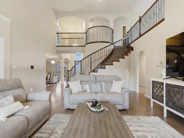 1808 River Run Dr, Desoto, TX 75115