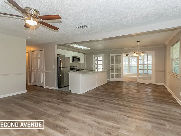 1224 Crown Dr — Photo 4