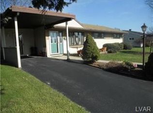 1233 Ellsworth Dr, Whitehall, PA 18052