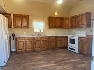 40 W Black Ave #B, Colorado City, AZ 86021