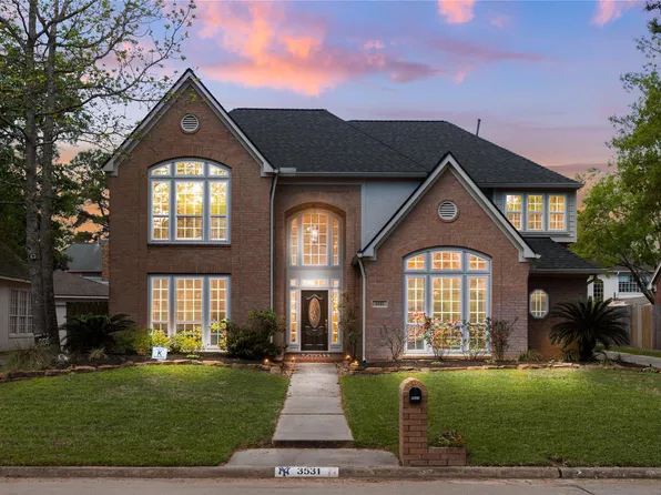 3531 Shady Village Dr, Kingwood, TX 77345