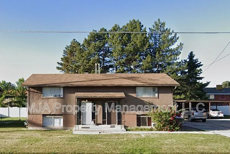 2 bed, 1.5 bath, 1436 sqft, $1,295 — Photo 2