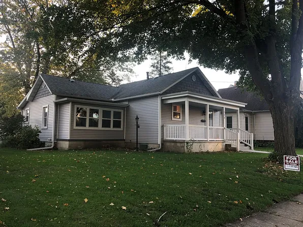 117 S High St, Washington, IL 61571