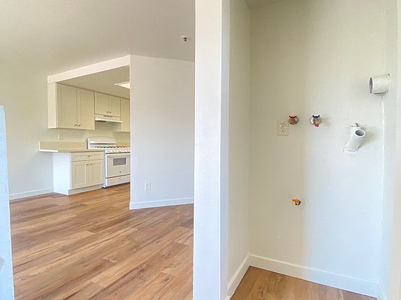 4th image of 1317 N Spurgeon St APT J