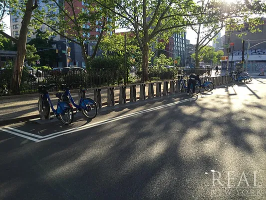 Rented by REAL New York | media 25